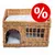 Cesta de mimbre para mascotas con dos niveles y cojines blancos, símbolo de porcentaje en círculo rojo indicando oferta o descuento visible en la esquina superior derecha.