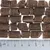 Morceaux cylindriques de friandises brunes alignés au-dessus d’une règle graduée en centimètres, montrant une longueur d’environ 2 cm par morceau.
