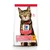Hill's Science Plan Light Adult 1-6 con pollo, 17% meno calorie rispetto a Hill's Science Plan Adult, senza conservanti artificiali, coloranti o aromi sintetici. Immagine di gatto adulto.
