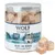 Bote de Wolf of Wilderness Blue River, 100 % salmon fillet liofilizado. Cubos visibles y texto: Freeze Dried. Marca y producto claramente mostrados en el envase.
