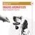 Texto visível: Snacks compatíveis com os alimentos Urinary S/O. Snacks aromáticos para o máximo prazer. Mão a oferecer snack a um cão de pelo branco com manchas pretas.