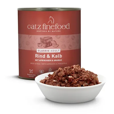 catz finefood Classic Adult Beef & Veal with Apricots & Pineapple, can and tray with visible meat pieces. catz finefood Classic Adult Beef & Veal with Apricots & Pineapple, can and tray with visible meat pieces.