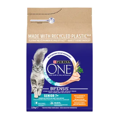 Purina ONE Bifensis Senior 7+ complete pet food, rich in chicken as main ingredient, supports gut microbiome and natural defences. Made with recycled plastic. 2.8kg pack.
