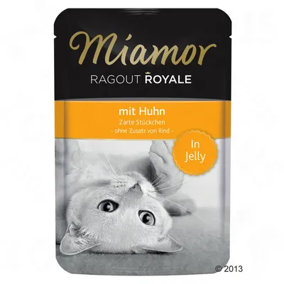 Miamor Ragout Royale mit Huhn, Zarte Stückchen, ohne Zusatz von Rind, In Jelly - kissanmärkäruokapakkaus, jossa kissa kuvassa. Teksti saksaksi.