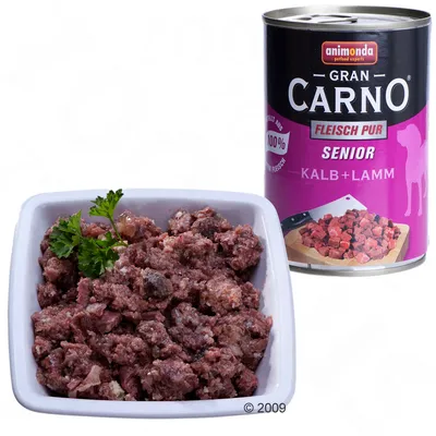 Консерва Animonda Gran Carno Fleisch Pur Senior Kalb + Lamm и купичка с месна храна, гарнирана с магданоз. Видими надписи: 100 %, SENIOR, KALB + LAMM.