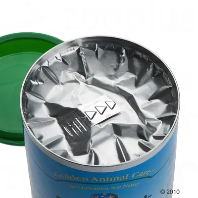 Dose mit silberner Folienversiegelung und grünem Deckel. Aufdruck: Golden Animal Care - Im Vertrauen zur Natur.