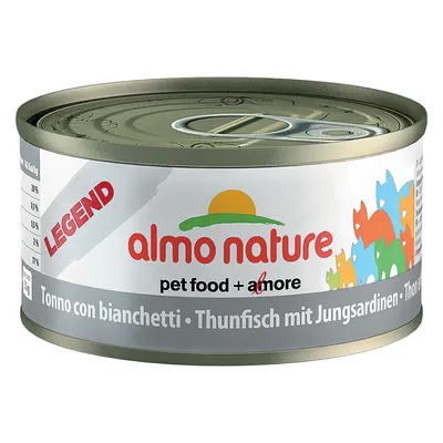 Lata de alimento para animais Almo Nature Legend, texto visível: 'pet food + amore', 'Tonno con bianchetti', 'Thunfisch mit Jungsardinen'. Ilustração de gatos coloridos no rótulo.