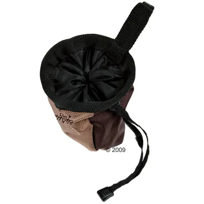 Borsetta marrone per snack con chiusura a coulisse nera e passante di fissaggio, adatta per conservare snack per cani.
