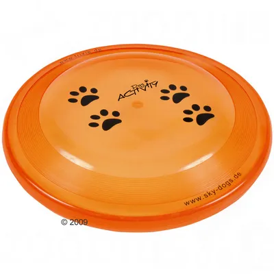 Frisbee arancione in plastica con impronte nere e scritta Dog Activity, sito www.sky-dogs.de visibile sul bordo.