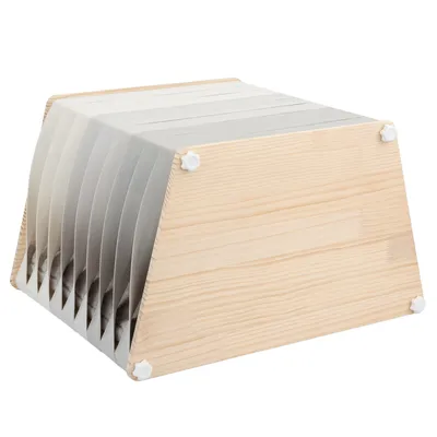 Kratzbrett aus Holz mit mehreren grauen und weissen Sisalflächen, geeignet für Katzen zum Kratzen.