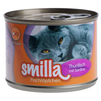 Boîte de nourriture pour chat Smilla Fischtöpfchen, texte visible : Thunfisch mit Sardine, mit Taurin. Image d’un chat gris sur l’étiquette.