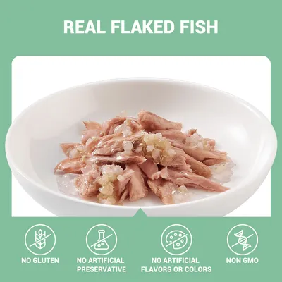 REAL FLAKED FISH. NO GLUTEN, NO ARTIFICIAL PRESERVATIVE, NO ARTIFICIAL FLAVORS OR COLORS, NON GMO feliratok angol nyelven, haldarabok fehér tálban.