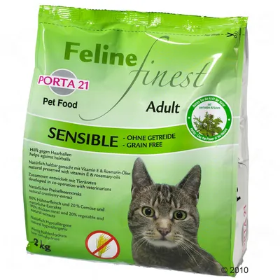 Sac de croquettes pour chat adulte Feline Finest Porta 21 Sensible, sans céréales, 2 kg. Texte visible en anglais et allemand sur les ingrédients et caractéristiques.