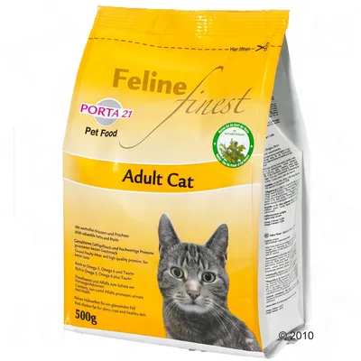Feline finest PORTA21 Pet Food Adult Cat, 500g. Billede af kat på forsiden. Tekst: Med værdifulde urter og frugter, rigt på Omega 3, Omega 6 og taurin, rent kyllingefedt til blank pels.