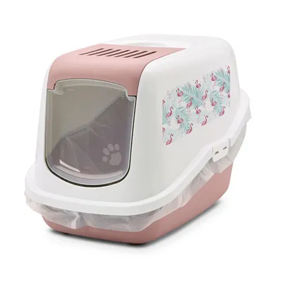 Kattenbak met kap, roze en wit, transparant deurtje met pootafdruk, zijkant bedrukt met flamingo’s en bladeren, plastic materiaal, afvalzak zichtbaar aan de onderzijde.