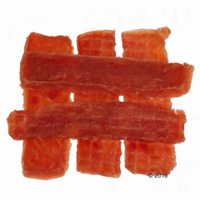 Seis tiras de carne seca, color rojo marrón, forma rectangular. Superficie visiblemente estructurada.