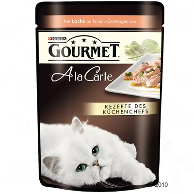 PURINA GOURMET A la Carte, Mit Lachs an feinem Gartengemüse, REZEPTE DES KÜCHENCHEFS. Image shows a white cat and a plate of food on the packaging.