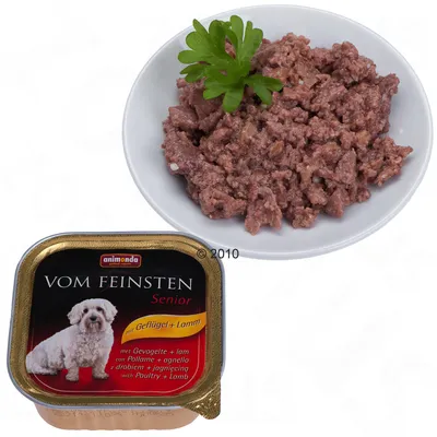 Konzerva Animonda Vom Feinsten Senior s textom Geflügel + Lamm, zobrazený obsah na tanieri, kúsky mäsa s petržlenovou vňaťou navrchu.