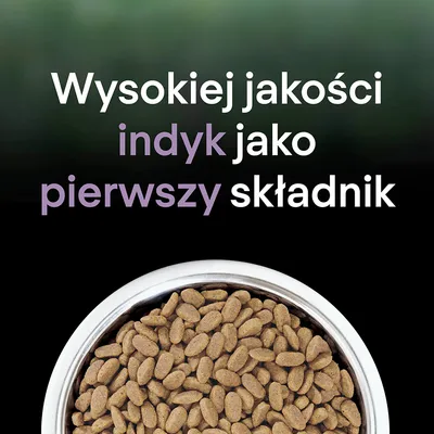 Текст на польском: Wysokiej jakości indyk jako pierwszy składnik. Миска с сухим кормом для животных.