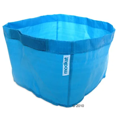 Blå beholder i plast med håndtag og synlig tekst: modkat