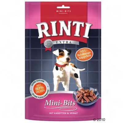 Balení Rinti Extra Mini-Bits mit Karotten & Spinat, bez cukru, 80 % Huhn, ohne Fleischmehl. Na obalu pes a miska s pamlsky. Text v němčině.