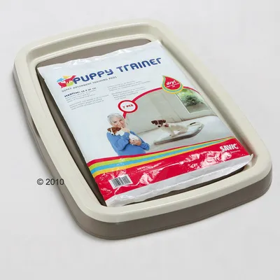 Puppy Trainer Super Absorbent Training Pads, 7 Stück, Medium 45 x 60 cm, Verpackung auf Kunststoffrahmen, Marke Savic sichtbar.