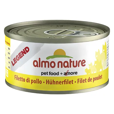 Lata de alimento para animais Almo Nature Legend, texto visível: pet food + amore, Filetto di pollo, Hühnerfilet, Filet de poulet. Rótulo com silhuetas de gatos amarelos.