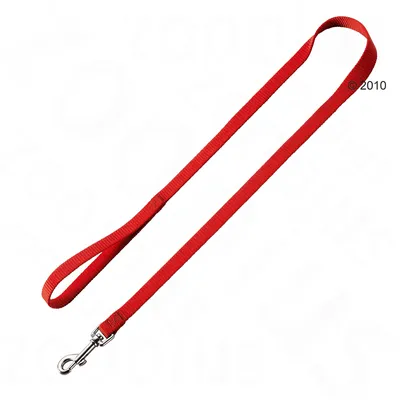 Piros, szövet anyagú póráz fém karabinerrel és kézi hurokkal Piros, szövet anyagú póráz fém karabinerrel és kézi hurokkal