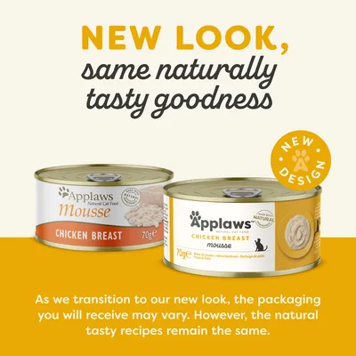 Dvě konzervy Applaws Natural Cat Food Mousse Chicken Breast 70 g, starý a nový design obalu. Text: NEW LOOK, same naturally tasty goodness, NEW DESIGN.