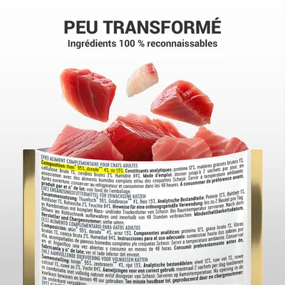 Texte visible : 'PEU TRANSFORMÉ Ingrédients 100 % reconnaissables'. Étiquette montrant la composition : thon 55 %, dorade 4 %, riz 15 %. Pour chats adultes. Morceaux de poisson au-dessus.
