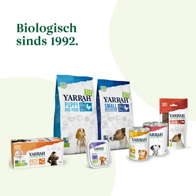 Yarrah hondenvoer assortiment: Puppy Dog Food 28% eiwit 18% vet, Small Breed Dog Food 26% eiwit 17% vet, Paté multipack, natvoer en Mini Snack. Tekst: Biologisch sinds 1992.