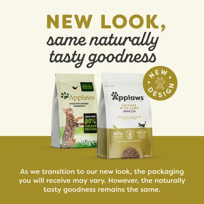 Applaws kattenvoer, oude en nieuwe verpakking. Tekst: NEW LOOK, same naturally tasty goodness, NEW DESIGN. Op verpakking: 80% chicken protein, chicken with lamb adult cat, 350g, 400g.
