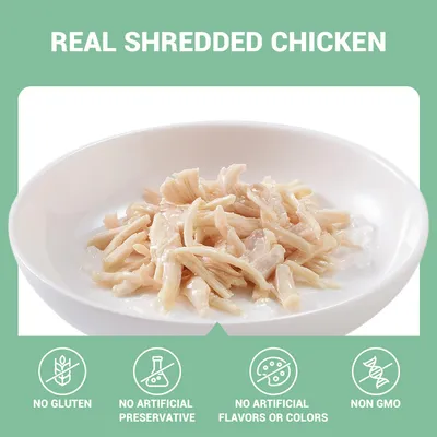 REAL SHREDDED CHICKEN, NO GLUTEN, NO ARTIFICIAL PRESERVATIVE, NO ARTIFICIAL FLAVORS OR COLORS, NON GMO – text v angličtine na obrázku s tanierom kuracieho mäsa.