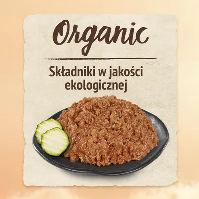 Organic. Składniki w jakości ekologicznej – napis na tle zdjęcia mokrej karmy z plasterkami ogórka na czarnym talerzu.