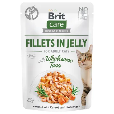 Brit Care Fillets in Jelly for Adult Cats with Wholesome Tuna, 85 г. Без ГМО, соя и захар. С морков и розмарин. Изображение на котка и парчета риба в желе.