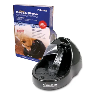 Petmate Deluxe FreshFlow συντριβάνι νερού για κατοικίδια, συνιστάται από κτηνιάτρους, χωρητικότητα 108 oz. Συσκευασία και προϊόν ορατά.