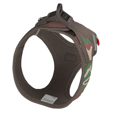 Brown dog harness with camouflage pattern, sturdy buckle and padded inner material. Label with manufacturer information visible.