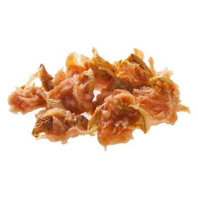 Sušeni koščki mesa, narezani na nepravilne kose, brez embalaže ali vidnih oznak blagovne znamke.