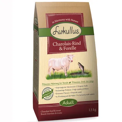 Lukullus Charolais-Rind & Forelle Adult koiranruoka, 1,5 kg. Pakkauksessa tekstiä: Premium-Nahrung für Hunde, Charolais beef & trout, Adult, in Harmony with Nature.