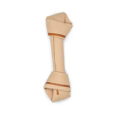 Hueso prensado de cuero natural para perros, color beige claro con extremos anudados. Sin marca ni texto visible.