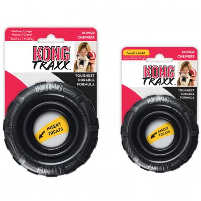 KONG Traxx Power Chewers hundelegetøj, tekst: Toughest Durable Formula, Insert Treats. Medium/Large 13–30 kg og Small op til 16 kg. To størrelser vist i sort gummi.