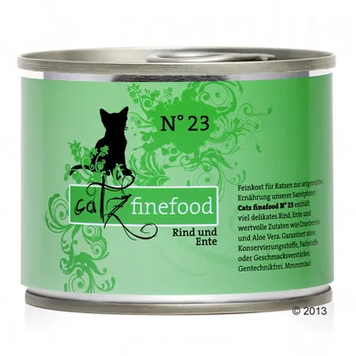 Conservă pentru pisici catz finefood N° 23, Rind und Ente. Text vizibil: conține vită și rață, ingrediente valoroase precum merișor și aloe vera, fără aditivi sau potențiatori de aromă.