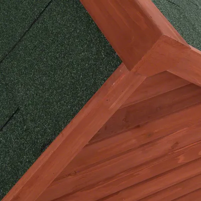 Dettaglio tetto di una cuccia in legno con copertura verde visibile, materiale: legno e rivestimento impermeabile.