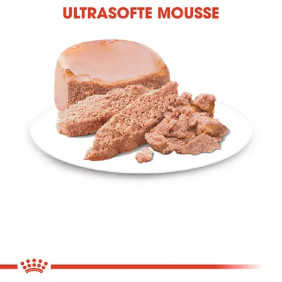 Ultrasofte Mousse – komadi i usitnjena pašteta na bijelom tanjuru, vidljiva tekstura proizvoda.