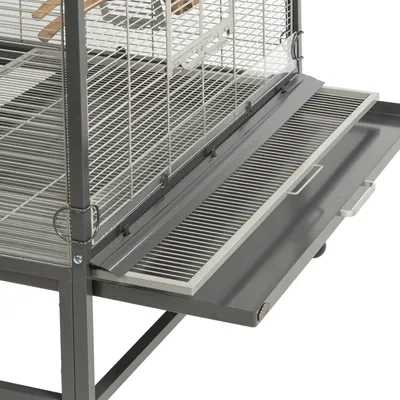 Vogelkäfig mit herausziehbarer Metall-Schublade und Gitterboden für einfache Reinigung. Stabiler Rahmen aus grauem Metall.