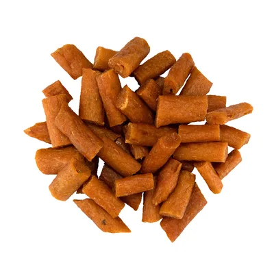 Braune, längliche Hundesnacks in Stückform, sichtbar ohne Verpackung.
