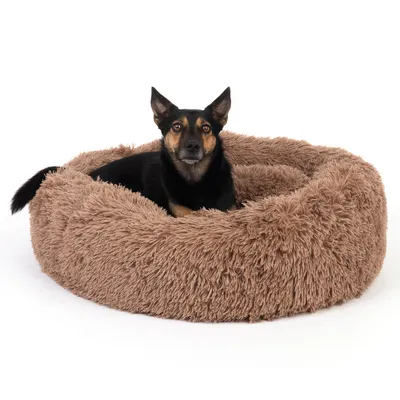 Rundes, flauschiges Hundebett in brauner Farbe mit erhöhtem Rand für Komfort.