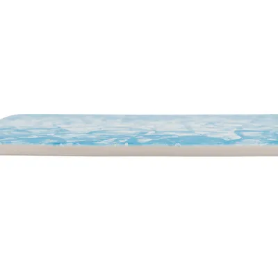 Flache Ansicht einer rechteckigen, blau-weiss gemusterten Oberfläche.