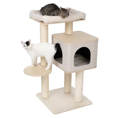 Rascador para gatos de varios niveles con postes de sisal, plataforma redonda, cueva cuadrada tapizada y cama superior acolchada. Dos gatos sobre el rascador.