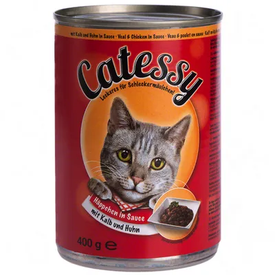 Catessy våtfoder för katt, Häppchen in Sauce mit Kalb und Huhn, 400 g burk. Bild på grå katt och en skål med foder syns på förpackningen.